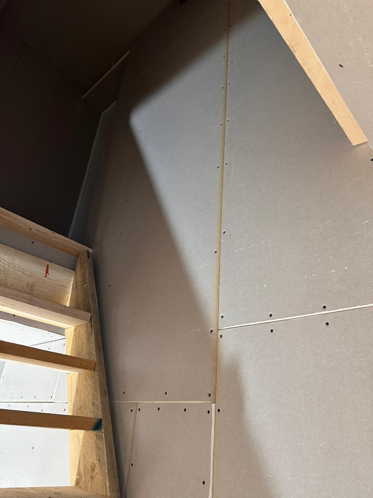 Trockenbau unter der Treppe